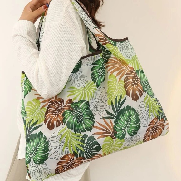 Handbags - NWT Tropical Leaf Tote Bag